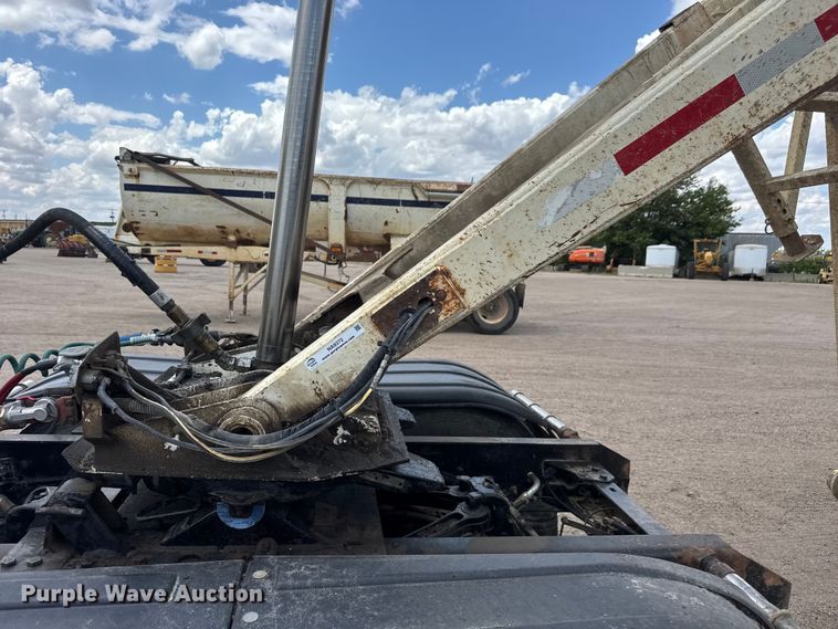 image for item NA9372 2001 Ranch end dump trailer