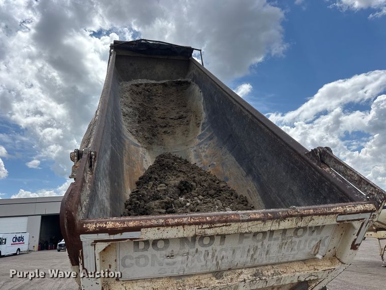 image for item NA9372 2001 Ranch end dump trailer