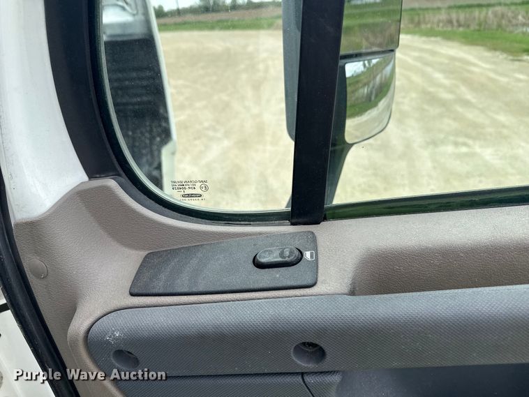 image for item ND9476 2017 Freightliner Cascadia semi truck