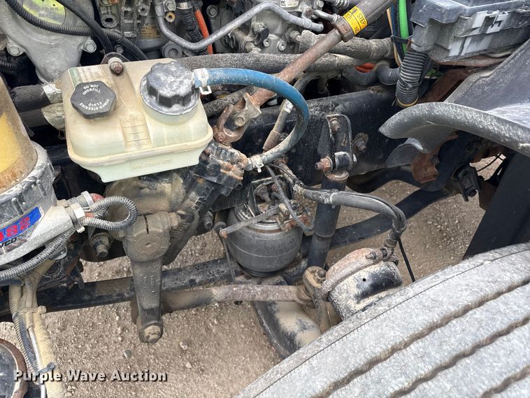 image for item ND9476 2017 Freightliner Cascadia semi truck