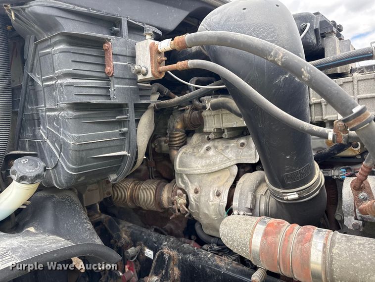 image for item ND9476 2017 Freightliner Cascadia semi truck