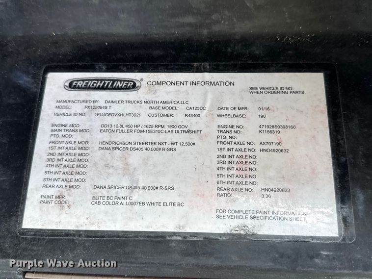 image for item ND9476 2017 Freightliner Cascadia semi truck