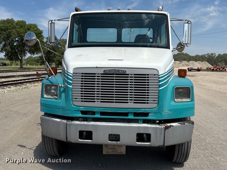 image for item ND9485 1995 Freightliner FL106 semi truck