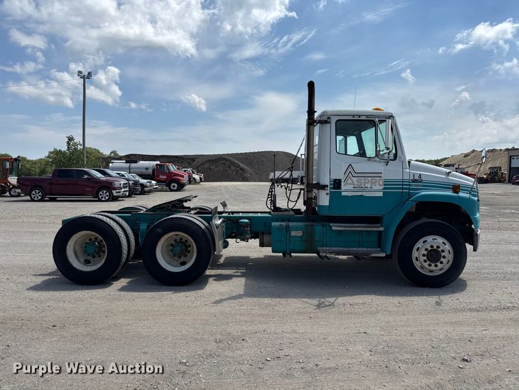 image for item ND9485 1995 Freightliner FL106 semi truck