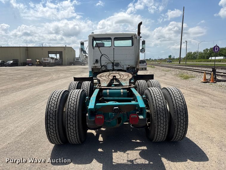 image for item ND9485 1995 Freightliner FL106 semi truck