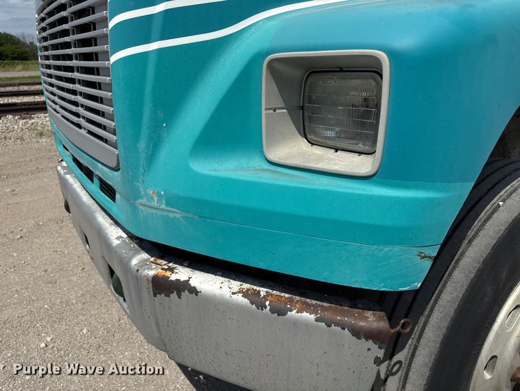 image for item ND9485 1995 Freightliner FL106 semi truck