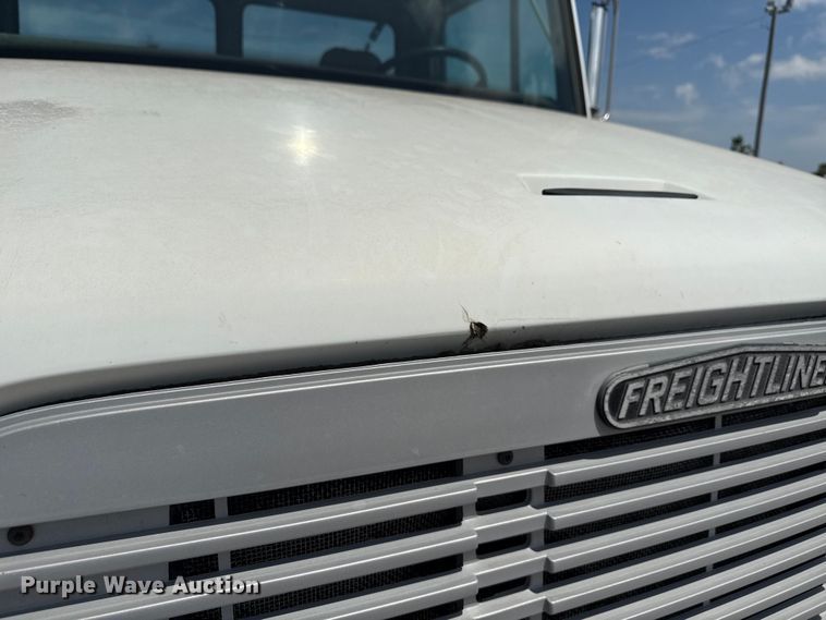 image for item ND9485 1995 Freightliner FL106 semi truck