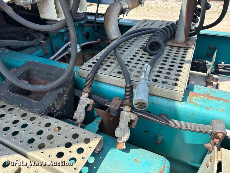 image for item ND9485 1995 Freightliner FL106 semi truck