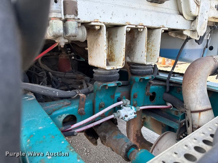 image for item ND9485 1995 Freightliner FL106 semi truck