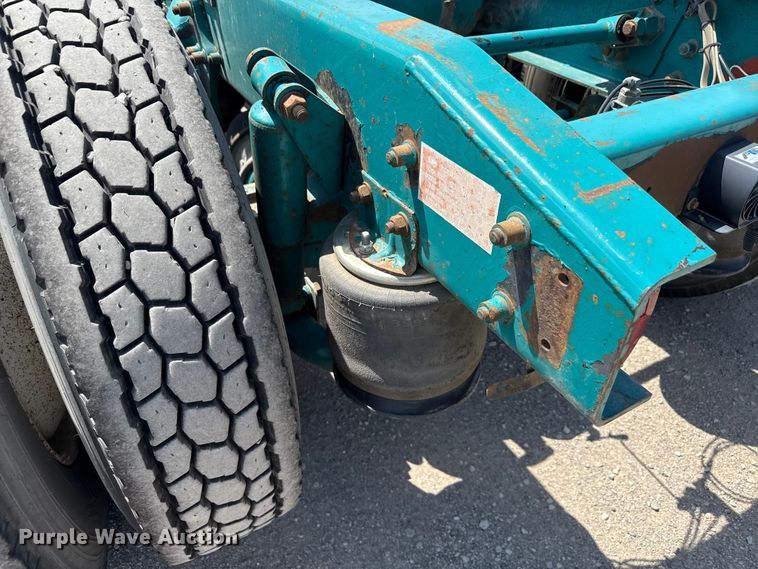 image for item ND9485 1995 Freightliner FL106 semi truck