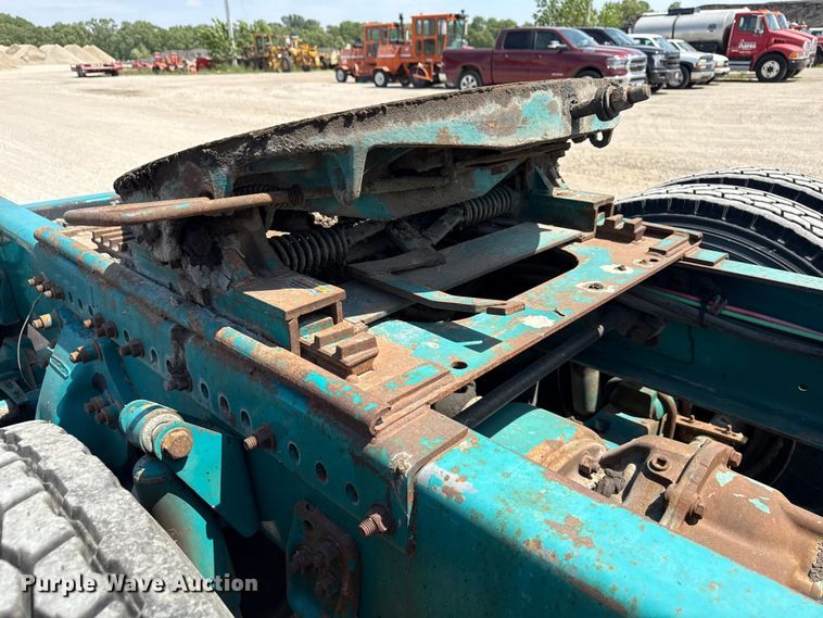 image for item ND9485 1995 Freightliner FL106 semi truck