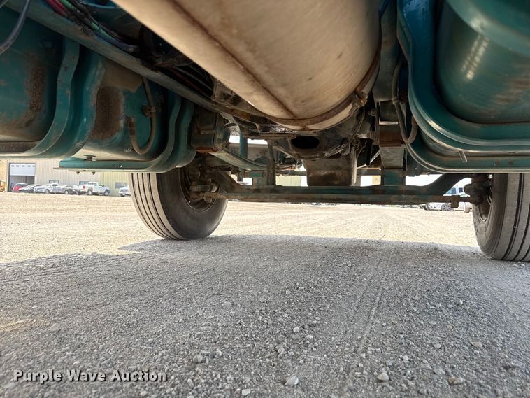 image for item ND9485 1995 Freightliner FL106 semi truck