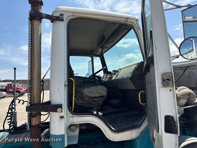 image for item ND9485 1995 Freightliner FL106 semi truck