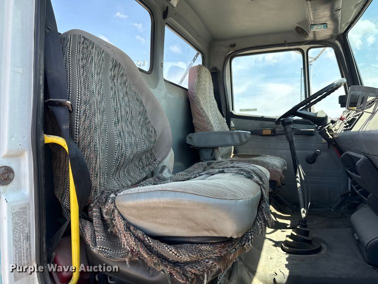 image for item ND9485 1995 Freightliner FL106 semi truck