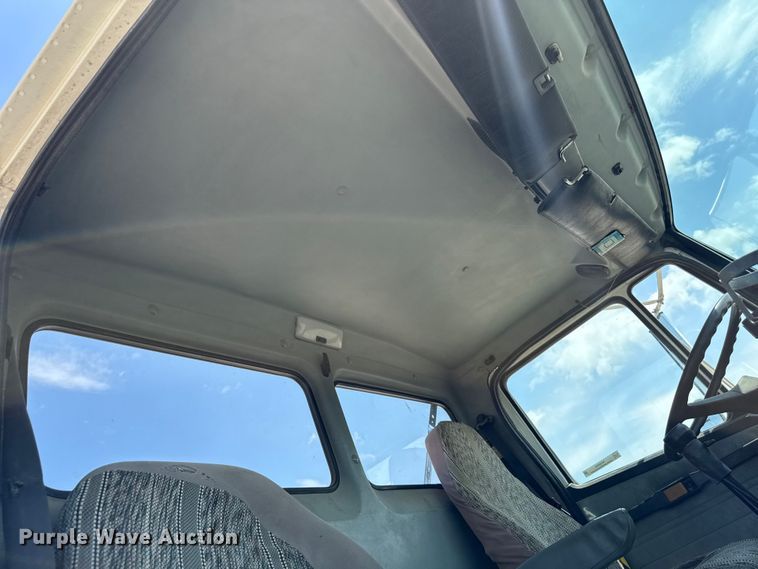 image for item ND9485 1995 Freightliner FL106 semi truck