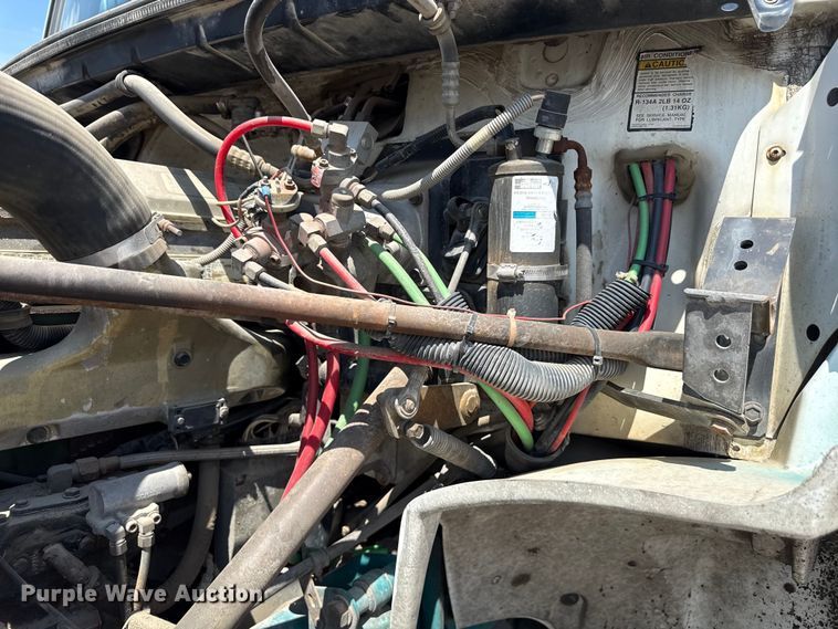 image for item ND9485 1995 Freightliner FL106 semi truck