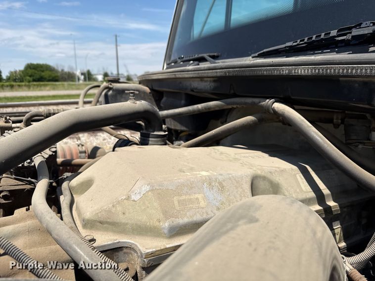image for item ND9485 1995 Freightliner FL106 semi truck