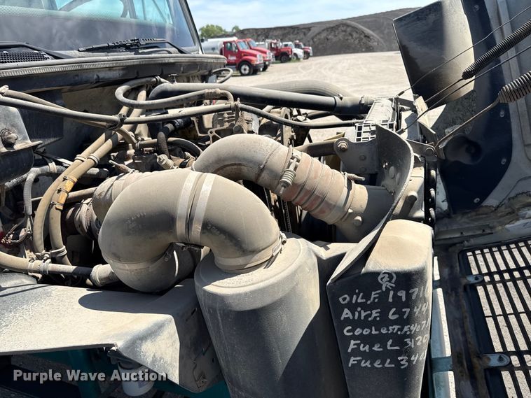 image for item ND9485 1995 Freightliner FL106 semi truck