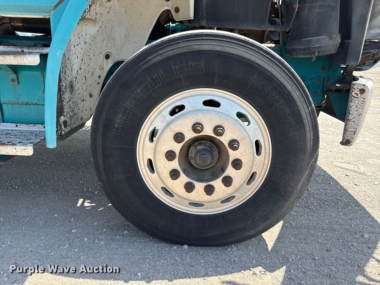 image for item ND9485 1995 Freightliner FL106 semi truck