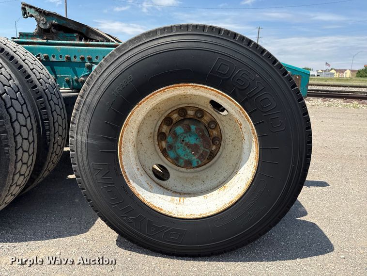 image for item ND9485 1995 Freightliner FL106 semi truck