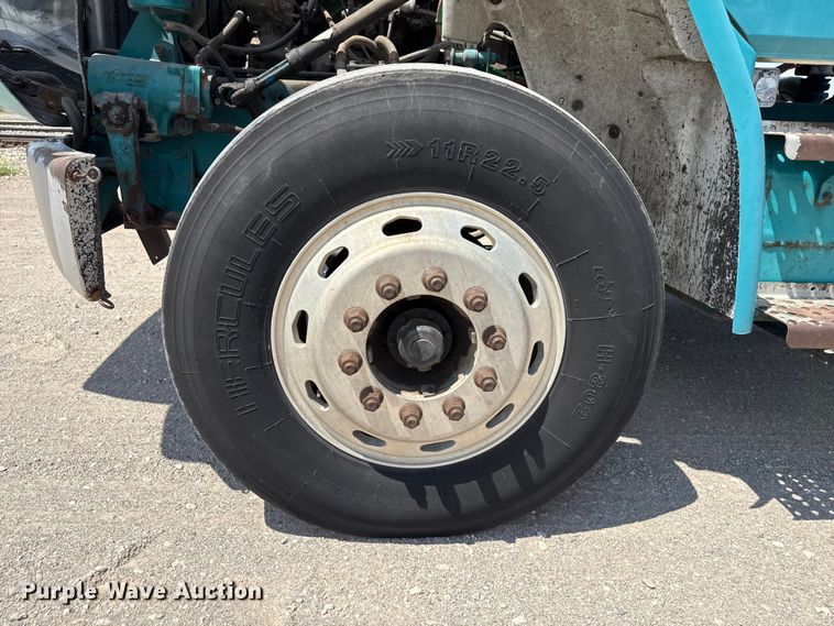 image for item ND9485 1995 Freightliner FL106 semi truck