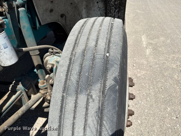 image for item ND9485 1995 Freightliner FL106 semi truck