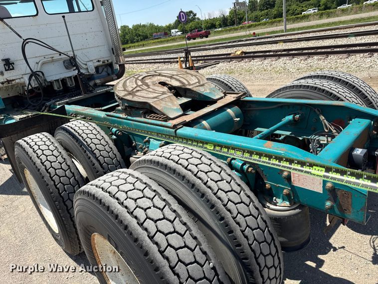 image for item ND9485 1995 Freightliner FL106 semi truck