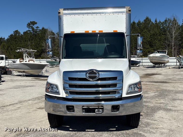 image for item YA1868 2019 Hino box truck