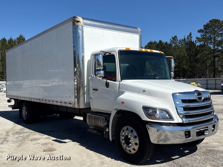 image for item YA1868 2019 Hino box truck