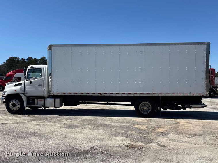 image for item YA1868 2019 Hino box truck