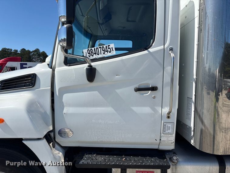 image for item YA1868 2019 Hino box truck