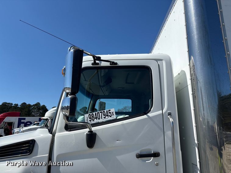 image for item YA1868 2019 Hino box truck