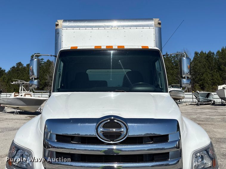 image for item YA1868 2019 Hino box truck