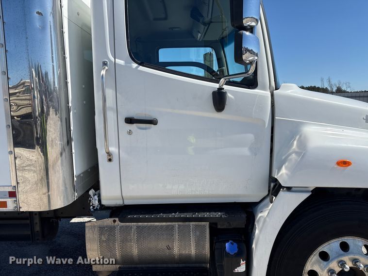 image for item YA1868 2019 Hino box truck