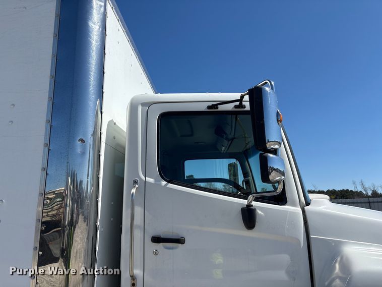 image for item YA1868 2019 Hino box truck