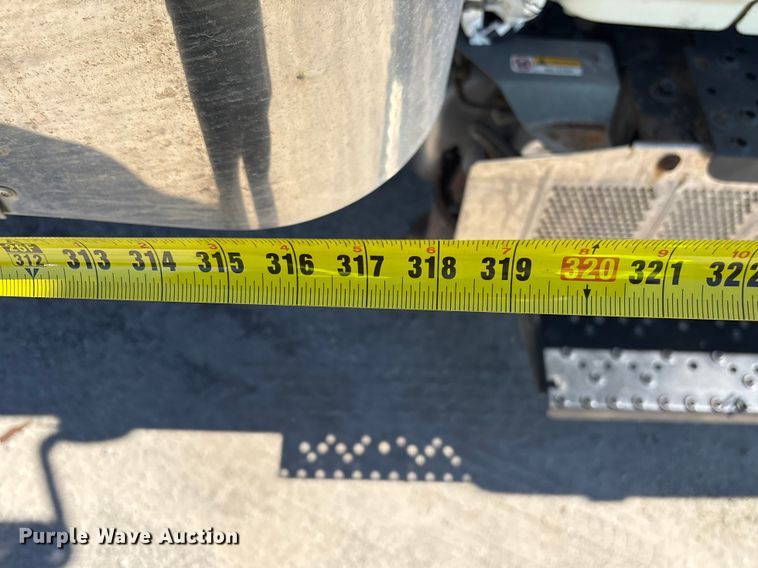 image for item YA1868 2019 Hino box truck
