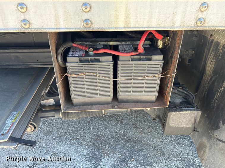 image for item YA1868 2019 Hino box truck