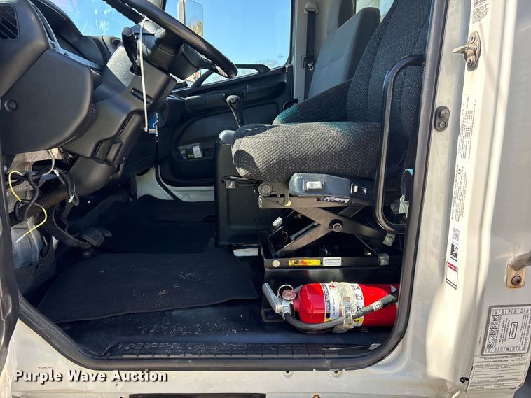 image for item YA1868 2019 Hino box truck