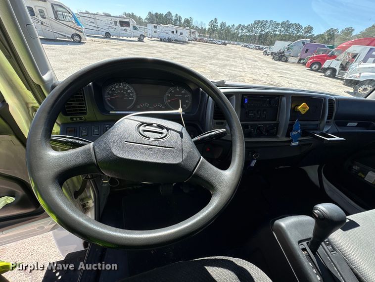 image for item YA1868 2019 Hino box truck