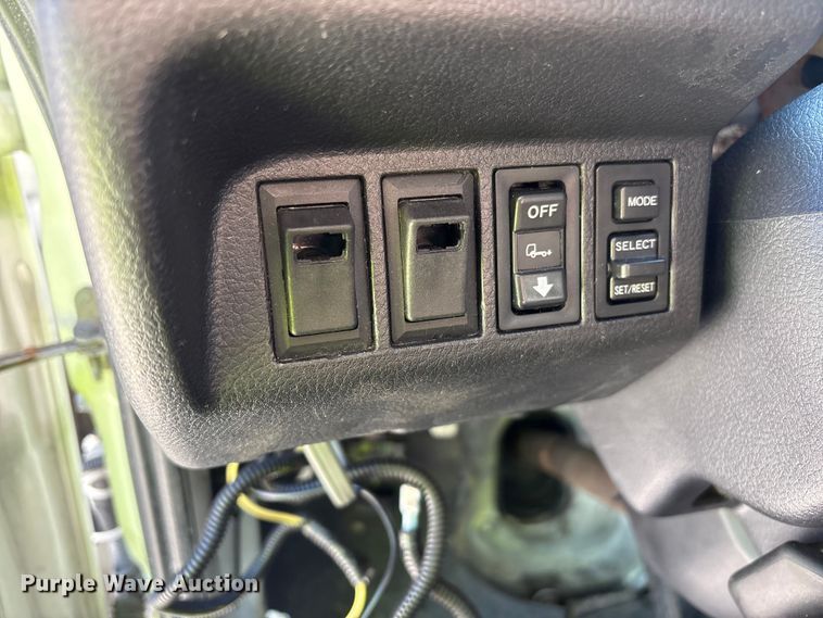 image for item YA1868 2019 Hino box truck