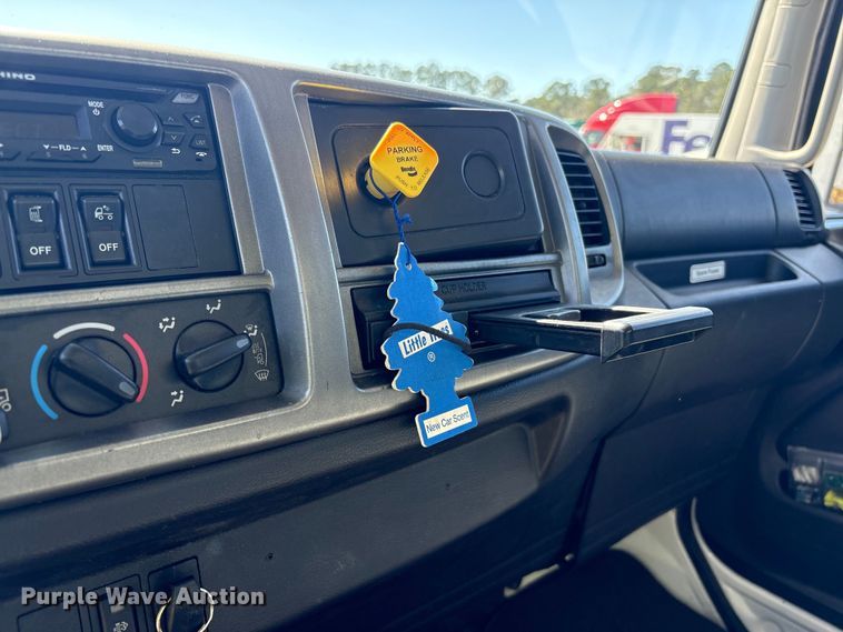 image for item YA1868 2019 Hino box truck