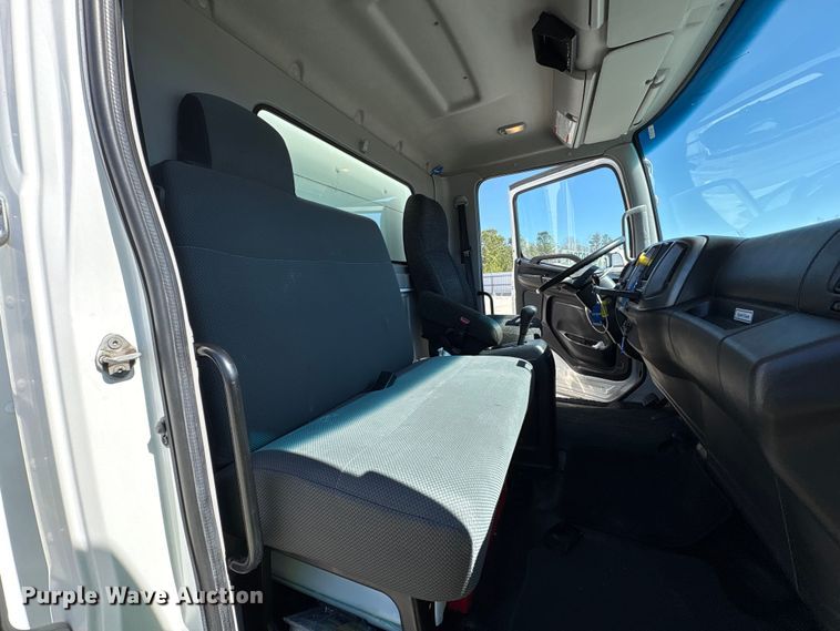 image for item YA1868 2019 Hino box truck