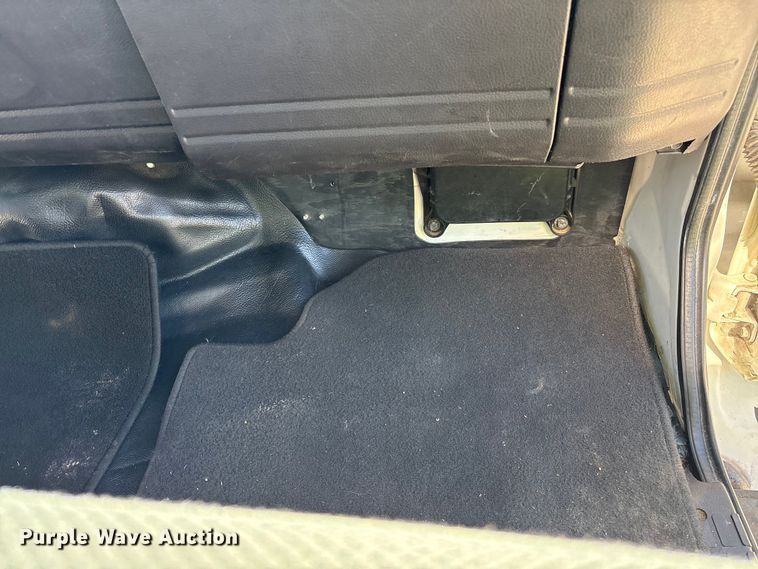 image for item YA1868 2019 Hino box truck