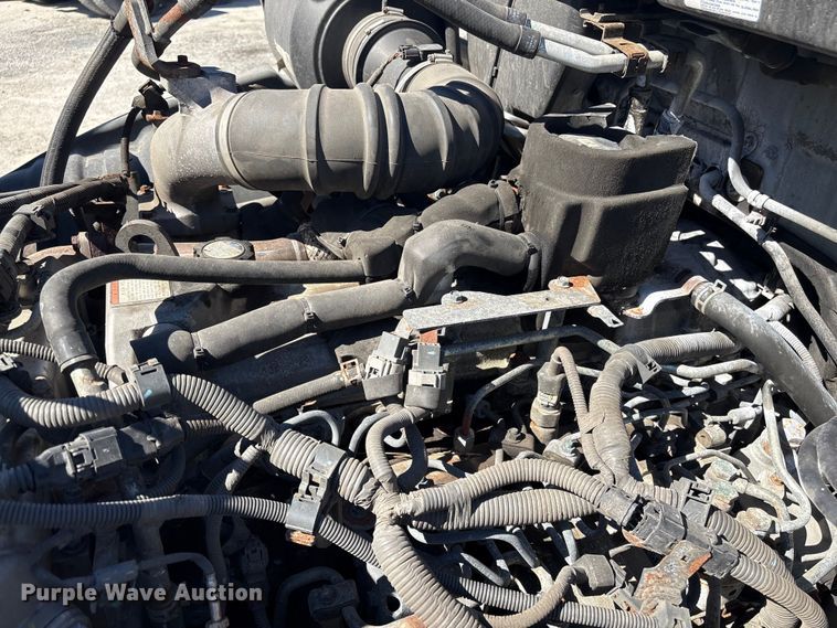 image for item YA1868 2019 Hino box truck