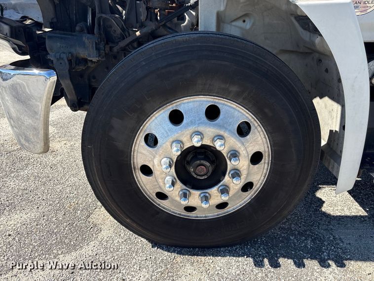image for item YA1868 2019 Hino box truck