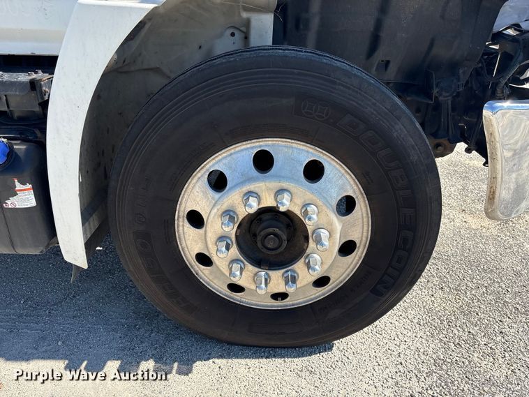image for item YA1868 2019 Hino box truck