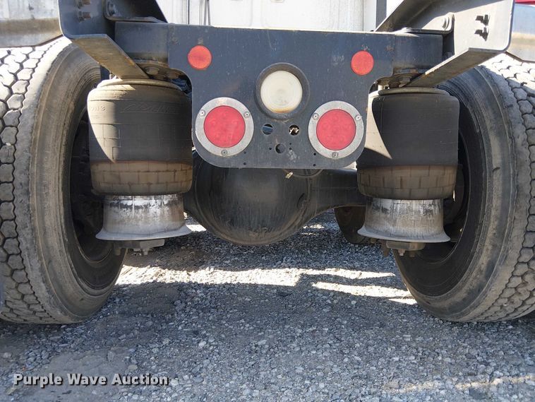 image for item YA2233 2019 Freightliner Cascadia semi truck
