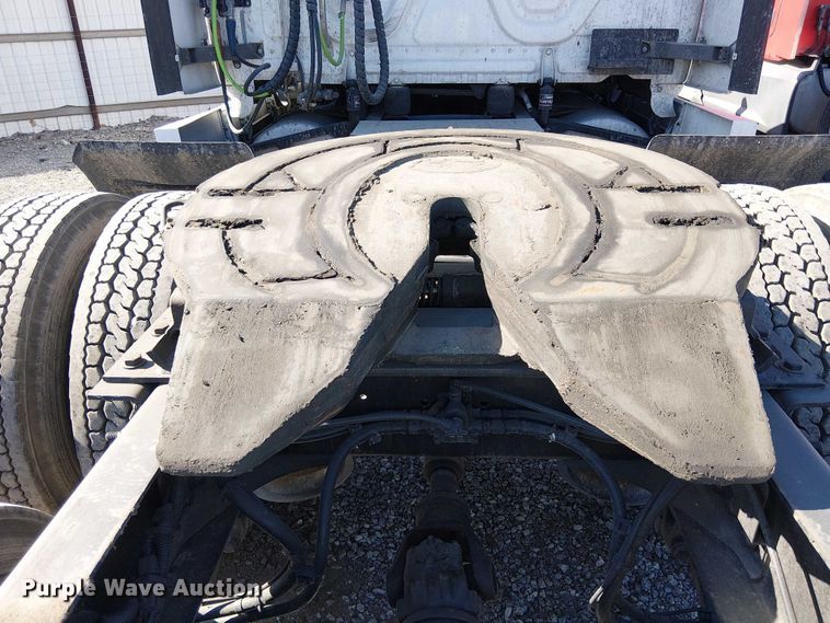 image for item YA2233 2019 Freightliner Cascadia semi truck