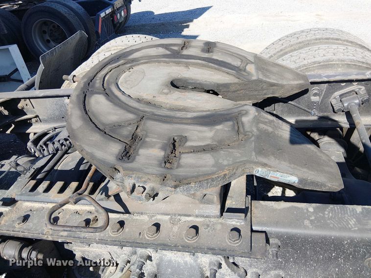 image for item YA2233 2019 Freightliner Cascadia semi truck