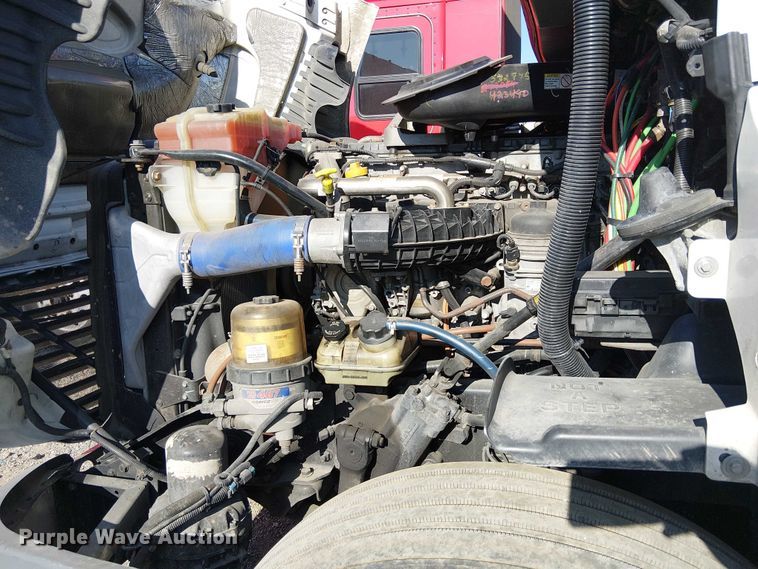 image for item YA2233 2019 Freightliner Cascadia semi truck